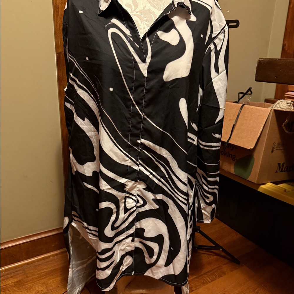 Black and White Oversized Graphic Tunic